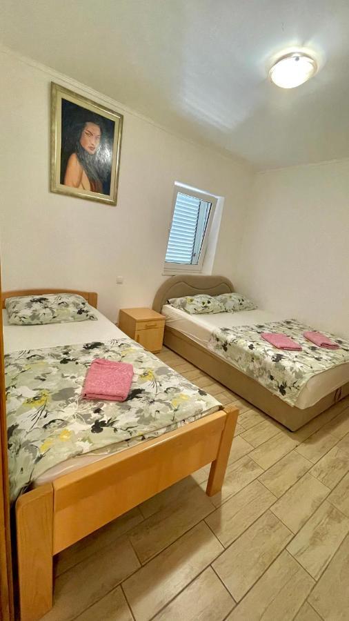 Apartments Neven 오미스 외부 사진