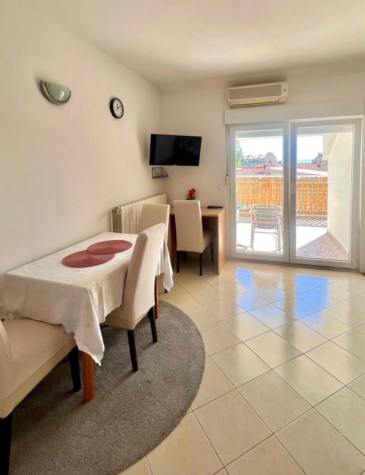 Apartments Neven 오미스 외부 사진