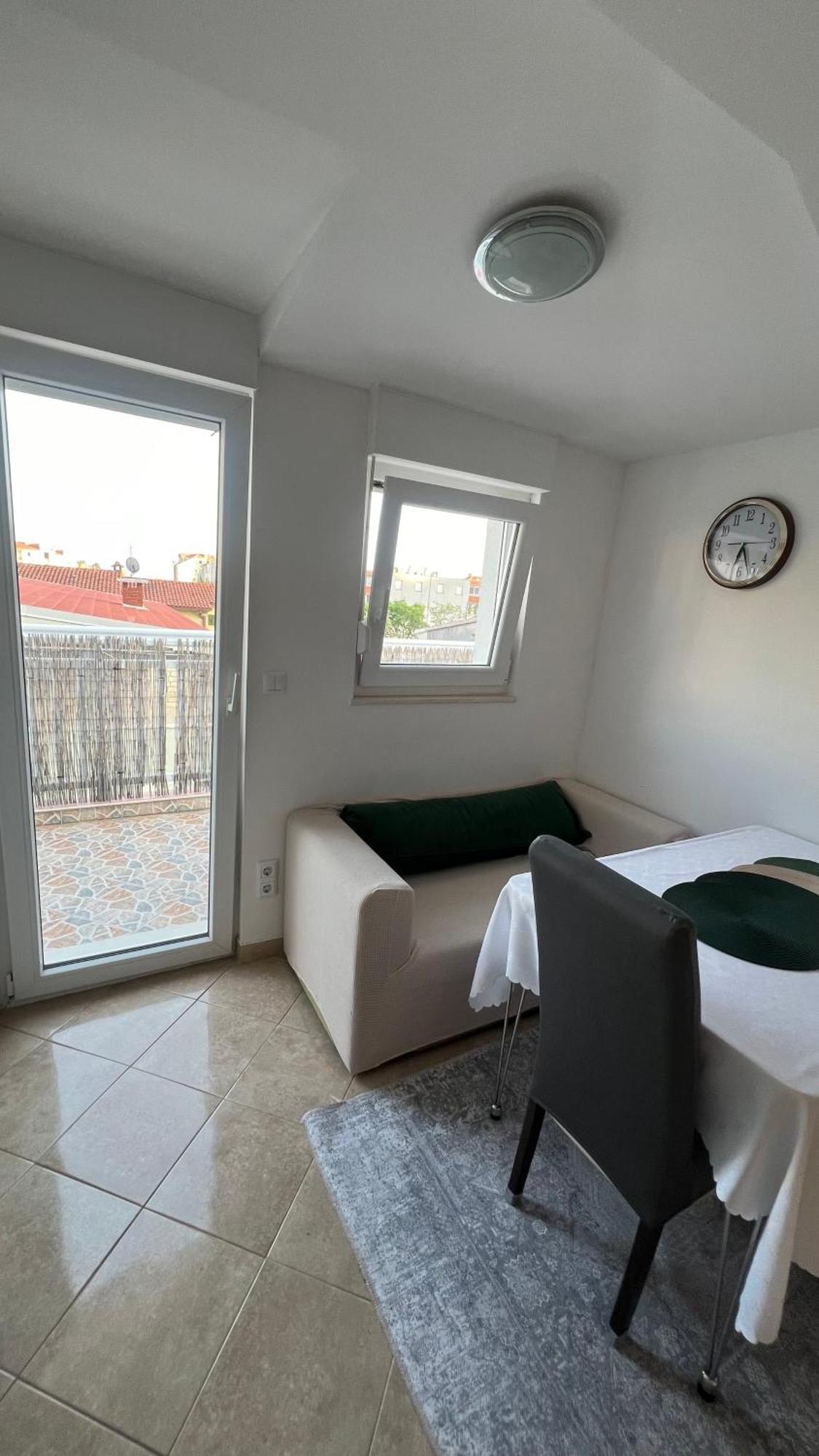 Apartments Neven 오미스 외부 사진
