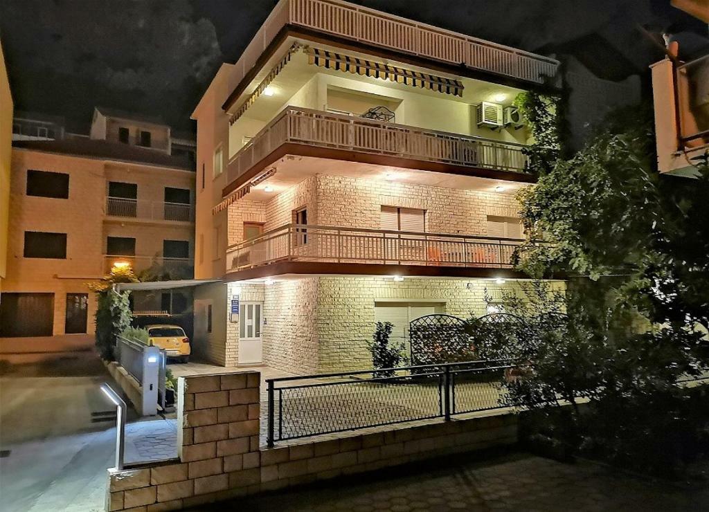 Apartments Neven 오미스 외부 사진