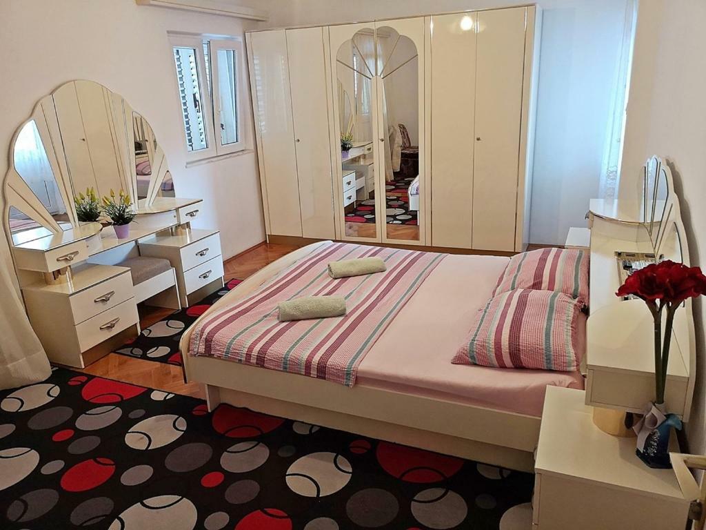 Apartments Neven 오미스 외부 사진