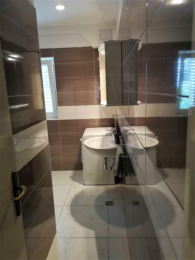 Apartments Neven 오미스 외부 사진